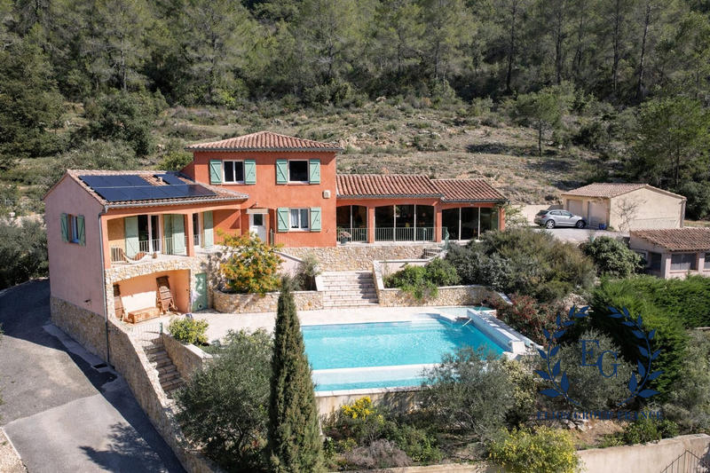 Maison traditionnelle - 198 m² - 6 pièces