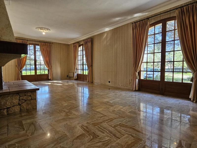 Villa - 250 m² - 6 pièces