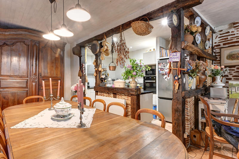 Maison - 208 m² - 9 pièces