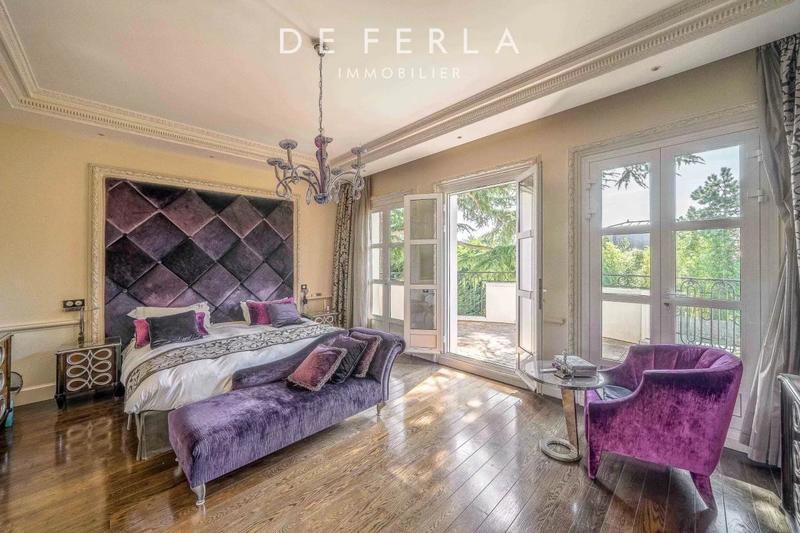 Maison - 520 m² - 10 pièces