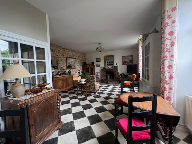 Maison - 235 m² - 7 pièces