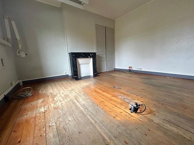 Local commercial - 210 m² - 9 pièces