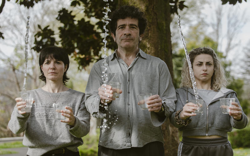 « Bi baso bat ur » par le collectif Metrokoadroka