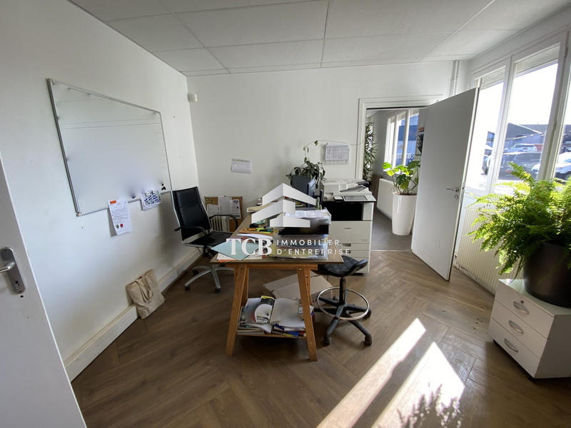 Local d'activités - 715 m²