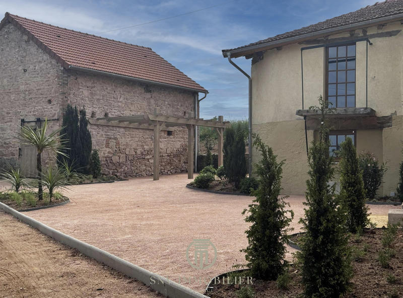 Maison - 221 m² - 7 pièces