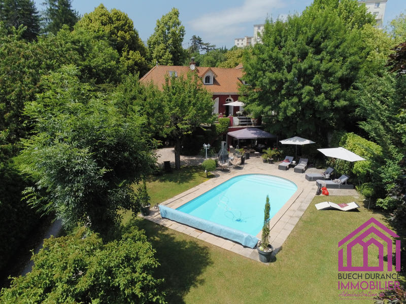 Villa - 233 m² - 6 pièces