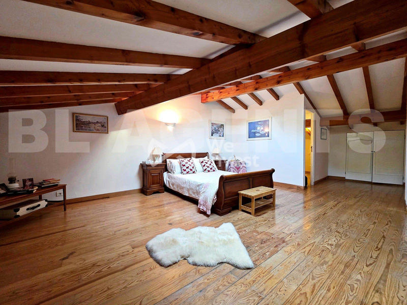 Maison - 212 m² - 7 pièces