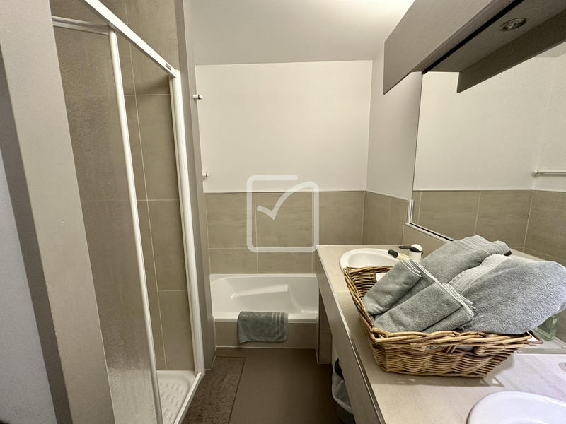 Maison - 1 500 m² - 49 pièces