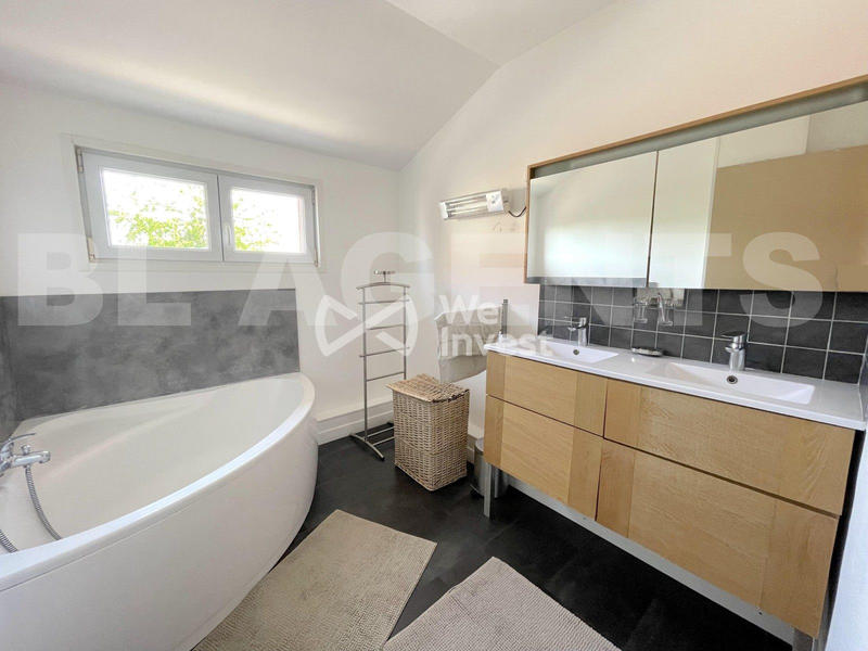 Loft - 96 m² - 5 pièces