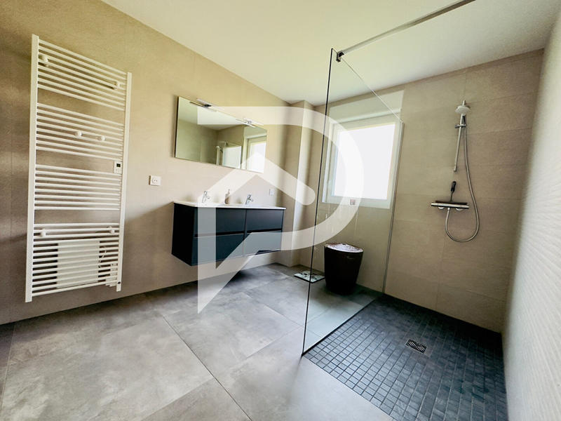 Appartement - 120 m² - 5 pièces