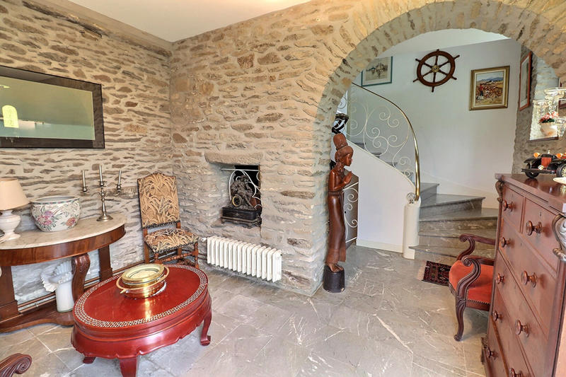 Maison - 311 m² - 10 pièces