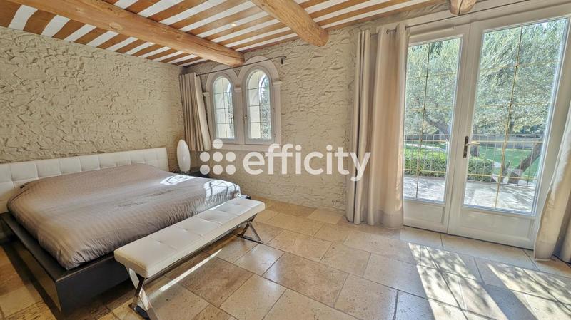 Villa - 300 m² - 7 pièces