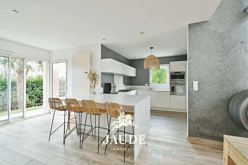 Maison - 236 m² - 9 pièces