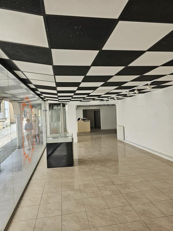 Local commercial - 185 m² - 3 pièces