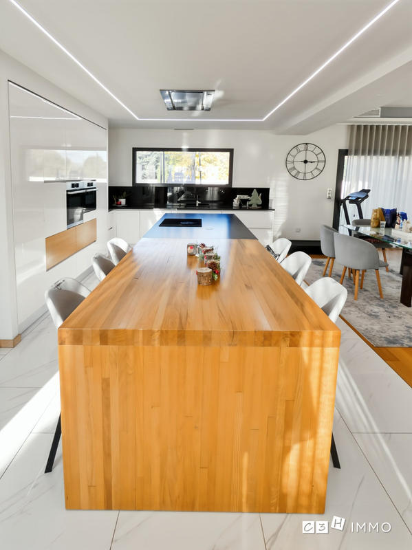 Maison - 143 m² - 5 pièces