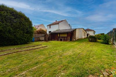 Terrain constructible - 1 889 m²