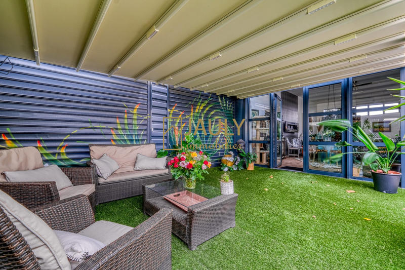 Maison contemporaine - 328 m² - 8 pièces