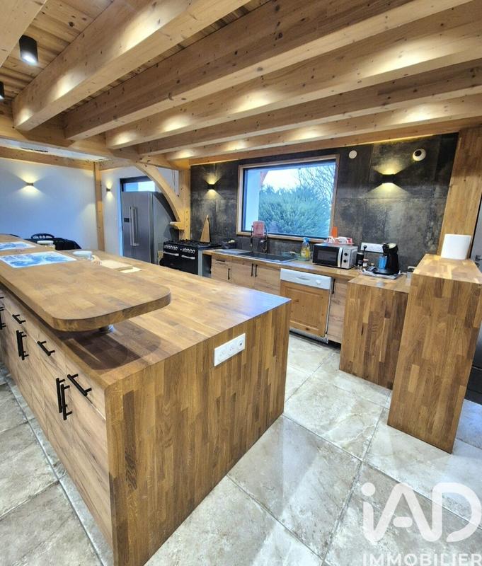 Maison - 180 m² - 5 pièces