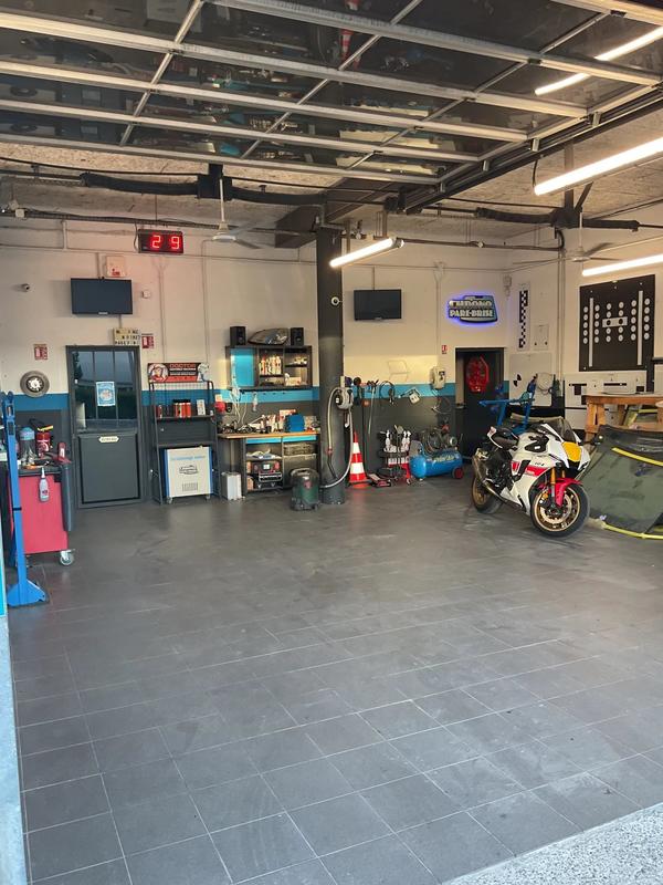 Fonds de commerce - Magasins - 112 m²