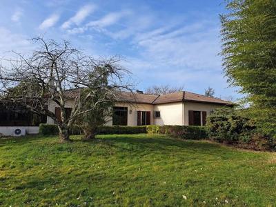 Maison traditionnelle - 170 m² - 6 pièces