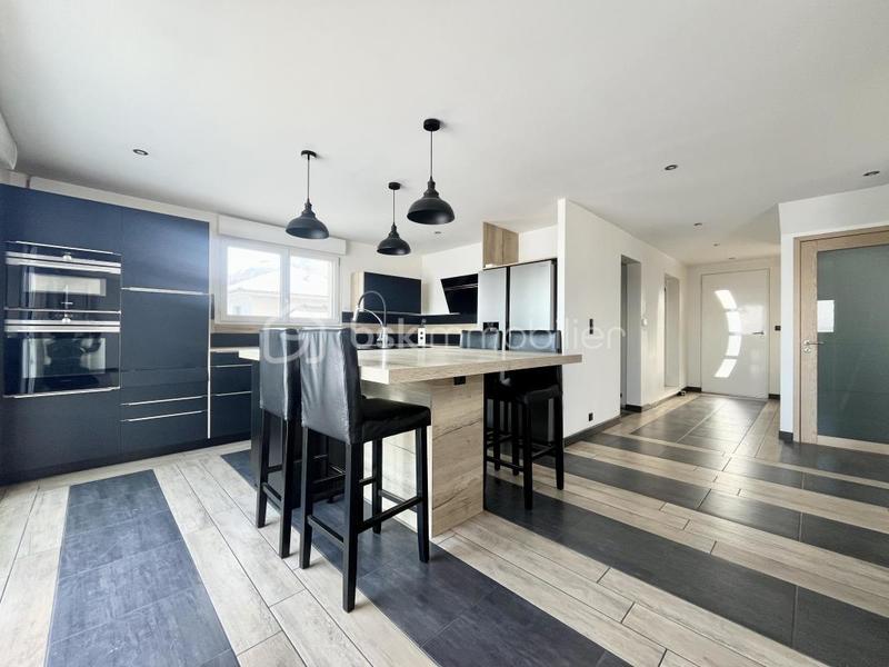 Maison - 166 m² - 6 pièces