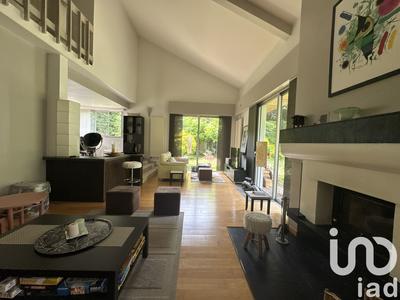 Maison - 245 m² - 9 pièces