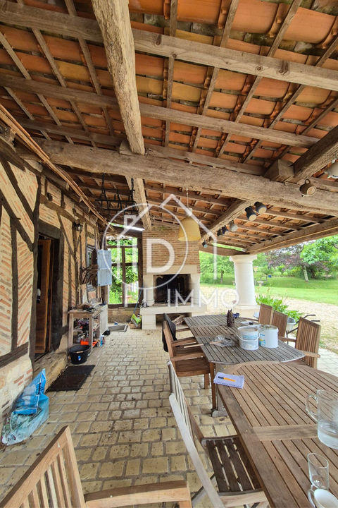 Maison - 274 m² - 13 pièces