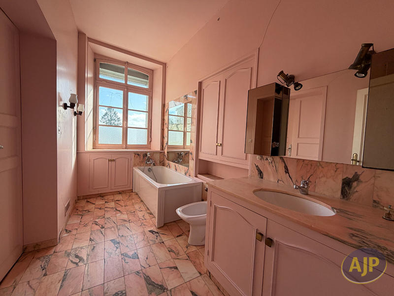 Maison - 346 m² - 11 pièces