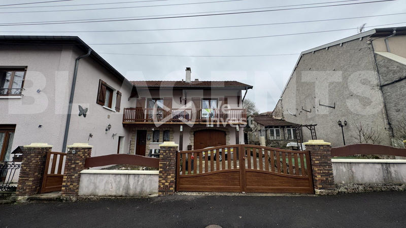 Maison - 213 m² - 8 pièces