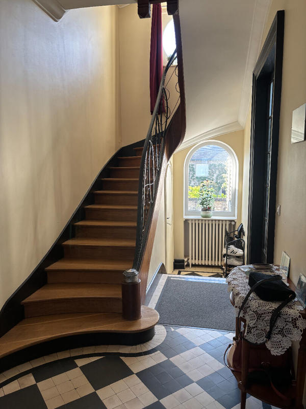 Maison - 245 m² - 9 pièces