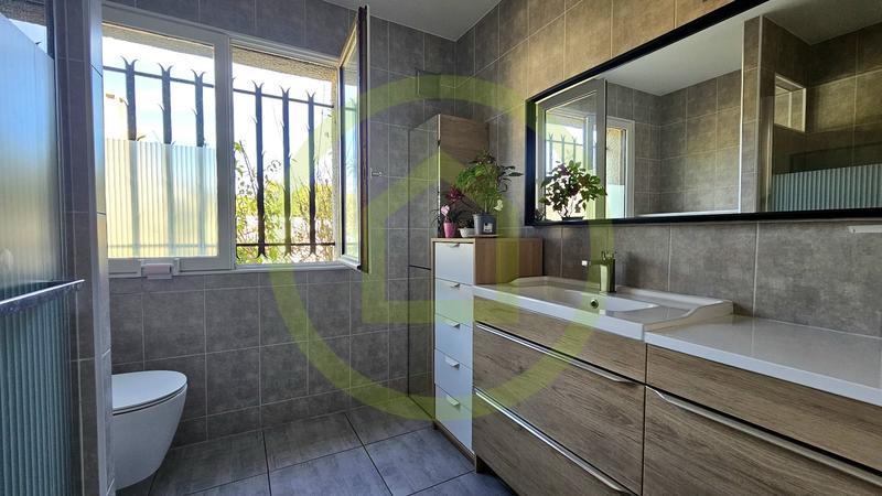 Maison - 200 m² - 8 pièces