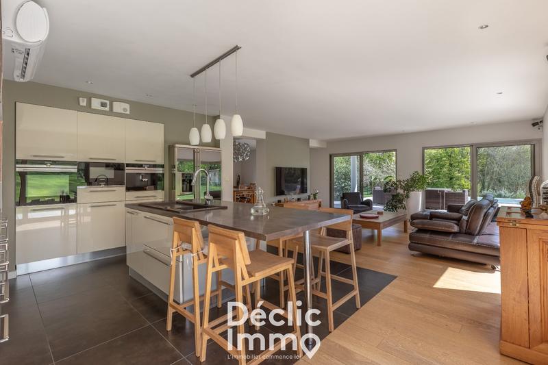 Maison - 210 m² - 6 pièces