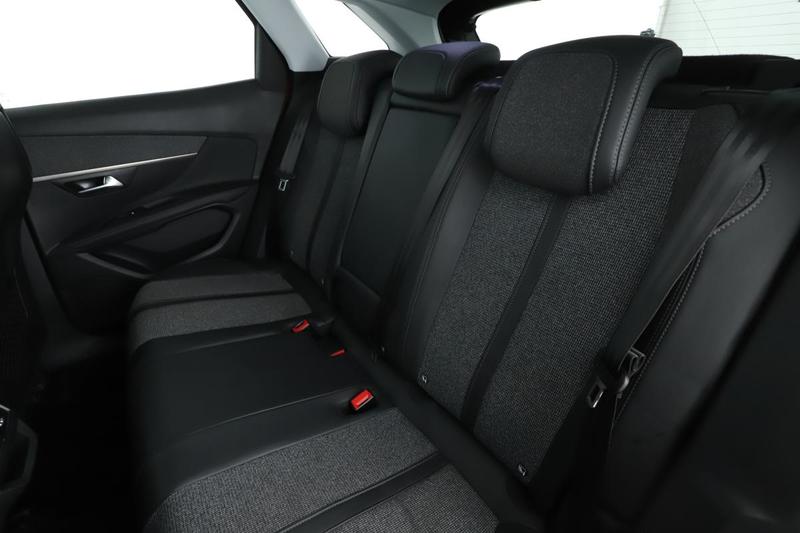 Peugeot 3008 1.5 Blue-HDi Allure Eat8 130 ch