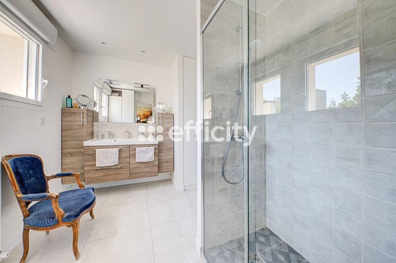 Maison - 200 m² - 9 pièces