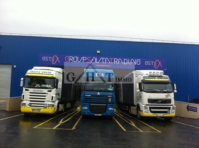 Entrepôt - 3 900 m²