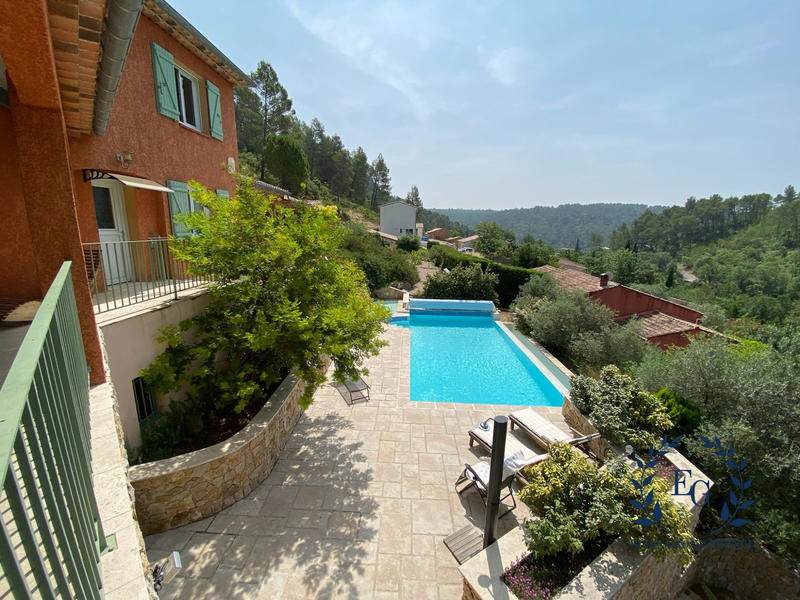 Maison traditionnelle - 198 m² - 6 pièces