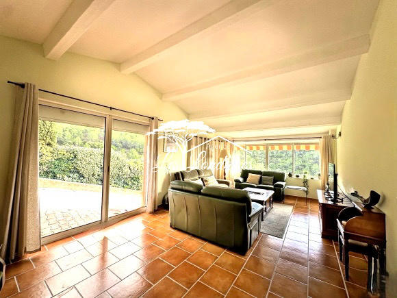 Maison - 229 m² - 11 pièces