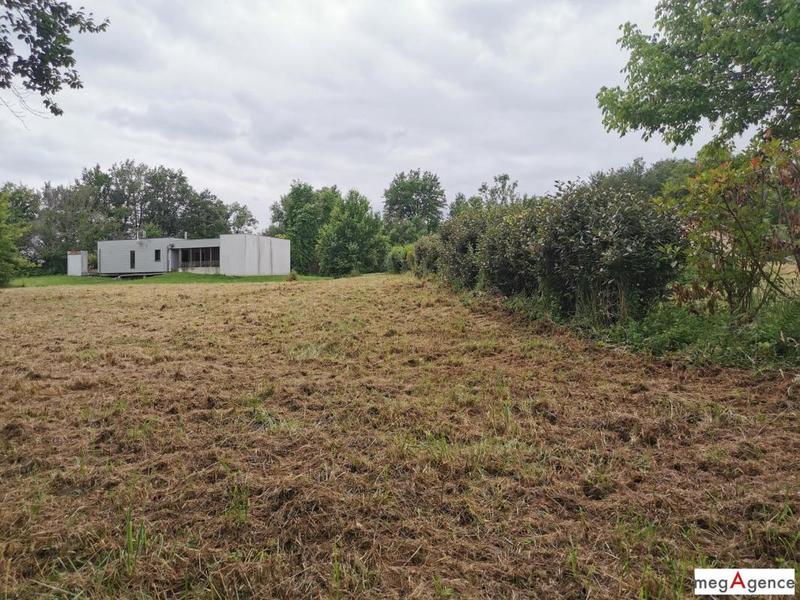 Terrain constructible - 2 388 m²