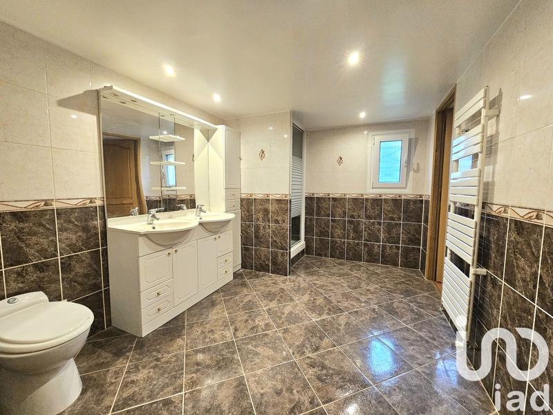 Maison - 140 m² - 5 pièces