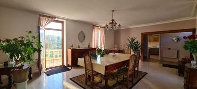 Maison - 279 m² - 6 pièces