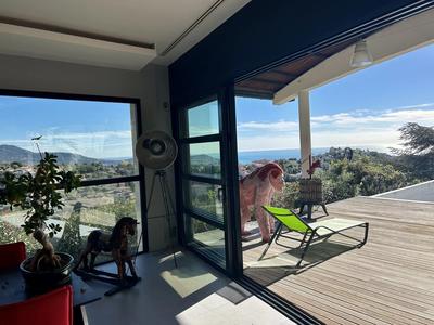 Maison - 240 m² - 6 pièces