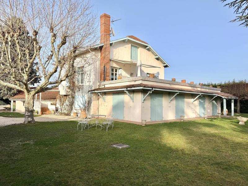 Maison - 320 m² - 9 pièces