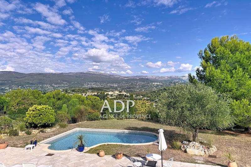 Maison - 218 m² - 8 pièces