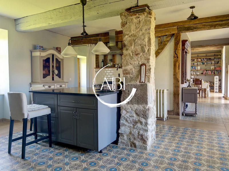 Maison ancienne - 137 m² - 3 pièces