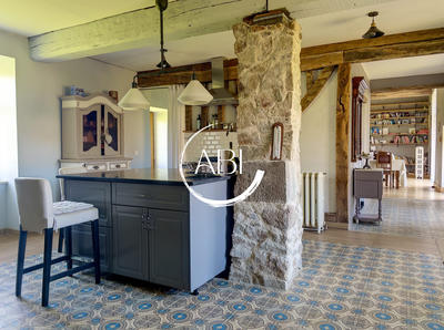 Maison ancienne - 137 m² - 3 pièces