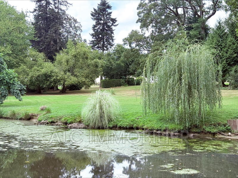 Propriété - 469 m² - 12 pièces