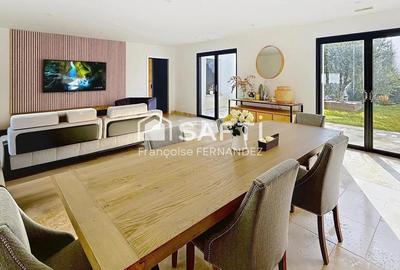 Maison - 205 m² - 8 pièces