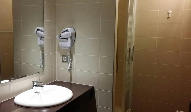 Local commercial - 2 500 m² - 43 pièces