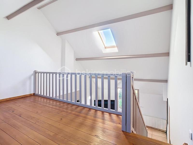 Maison - 202 m² - 6 pièces