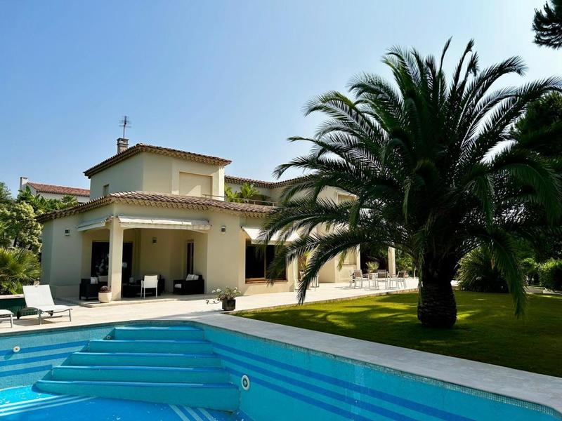 Villa - 241 m²